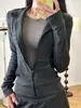 Conjunto deportivo de chaqueta a rayas estilo coreano y pantalones casuales para mujer, atuendo completo nuevo para principios de otoño 2026, estilo relajado