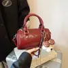 2026 nova bolsa de ombro, transversal e bolsa de mão fofa estilo coreano com pingente de pelúcia para mulheres