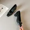 Zapatos de Mujer Nuevos de Primavera Estilo Francés Retro de Tacón Alto y Boca Baja, Zapatos Mary Jane de Punta Cuadrada con Camelia, Zapatos Negros Elegantes de Tacón Alto