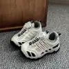 Otoño 2026 Nuevos Zapatos Deportivos Casuales para Niños al Aire Libre Estilo Papá Malla Transpirable Suela Suave Ligera Bloque de Color Zapatos Deportivos Casuales