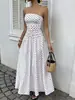 Moda Femenina Europea y Americana Nueva de Verano 2026: Elegante y Adelgazante Vestido de Lunares sin Tirantes que Ceñe la Cintura