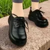 Otoño 2026 Nuevos Zapatos Pequeños de Cuero Estilo Británico Punta Redonda Con Cordones Suela Gruesa Zapatos Individuales Para Personas Bajas Mocasines Suaves que Aumentan la Altura Mujer