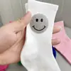 Calcetines de Algodón Coreanos para Primavera, Otoño e Invierno con Pedrería, Cara Sonriente de Pedrería Resistente, Calcetines Holgados Negros y Blancos, Calcetines Largos hasta la Mitad de la Pantorrilla para Mujer, Modernos