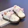 Sapatos Fofos de Solado Grosso para Meninas, Sapatos Casuais Versáteis para Estudantes, Sapatos Brancos com Laço para Meninas que Aumentam a Altura