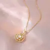 Collar para Mujer Moda Nicho Nuevo Diseño Colgante Celebridad de Internet Flor de Zircón Bauhinia Giratoria Temperamento Collar de Acero Titanio