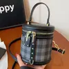 Bolso de Mano de Cuadros de Nicho Estilo Coreano Bolso Cilíndrico para Mujer 2026 Nuevo Moda Ins Bolso Cubo Elegante Bolso de Hombro Cruzado
