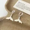 Pendientes de Colgante Minimalistas Versátiles Frescos de Gama Alta con Forma de Cola de Pescado y Gota de Aceite Moda Elegantes de Lujo Ligero Pendientes de Gama Alta para Mujer