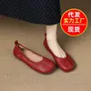 Nuevos Zapatos Planos de Moda para Primavera 2026, Rojos, con Dedos Divididos, de Piel de Cerdo, sin Cordones, Boca Baja, Piel Suave, Suela Suave, que Aumentan la Altura