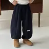 Roupa Infantil Calça de Moletom Forrada com Lã para Meninos 2025 Inverno Nova Calça Longa Casual Espessa para Crianças Mais Velhas Calça à Prova de Frio Outono e Inverno