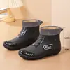 Botas de lluvia nuevas de caña corta para mujer, impermeables, a la moda, adecuadas para usar al aire libre, forradas de forro polar para abrigar, antideslizantes, ligeras e ideales para uso en la cocina