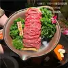 Restaurante de hot pot moderno estilo montanha, louça criativa, pratos com gelo seco para shabu-shabu de carne, travessa comercial de cogumelos e vegetais