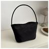 Bolsa de Ombro Estilo Minisary Feminina 2024 Nova Menina Elegante Doce Cor Sólida Bolsa Balde Estilo Ocidental Estilo Coreano Bolsa Casual