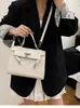 Bolsas Transfronteiriças para Mulheres 2025 Bolsas com Fecho Bolsas de Mão de Nicho de Luxo Leve de Alta Qualidade Bolsas Transversais Bolsas de Axila de Mão da Moda