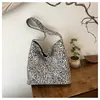 Bolso Grande de Relajación Casual para Mujer 2024 Nuevo Otoño e Invierno Estampado de Leopardo Bolso de Hombro Bolso Tote para Viajes Cotidianos Bolsa de Agua
