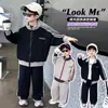 Conjunto deportivo para niños, nuevo estilo primavera y otoño 2026, chaqueta elegante con cuello alto para niños, ropa casual de primavera para niños pequeños