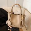 Bolsa Feminina Versátil da Moda Tendência Nova Primavera 2026 com Toque de Luxo, Modelo Saco, para Ombro e Transversal