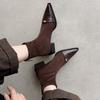 Botas Curtas de Bico Fino Estilo Francês para Mulheres 2025 Novas Botas de Couro Genuíno Salto Grosso Salto Médio Botas Curtas Elásticas para Mulheres Botas Slim