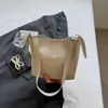 2026 nuevo producto estilo ins nicho moda casual simple cuero suave diario para ir al trabajo bolsa de hombro axila para mujer
