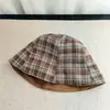 Chapéu de pescador xadrez dupla face para mulheres, novo chapéu bucket versátil estiloso outono e inverno, quente e moderno