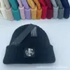 Sombreros de Otoño e Invierno Comercio Electrónico Transfronterizo Sombreros de Punto para Hombres y Mujeres Ropa de Trabajo Casual Europea y Americana Sombreros Cálidos para el Frío Sombreros de Lana Bordados con Letras