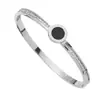 Pulseira Transfronteiriça Mais Vendida de Aço Titânio com Números Romanos e Cravejada de Diamantes para Mulheres com Design de Fivela, Joia Versátil de Moda Niche de Alta Qualidade