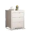 Mesita de noche de madera maciza de tres cajones estilo chino para uso doméstico con cerradura Cómoda moderna simple para dormitorio Organizador de almacenamiento de mesita de noche Completamente ensamblada