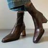 Botas de salto alto estilo coreano para mulheres, 2026, modernas e estilosas, nova coleção outono/inverno, design retrô, adequadas para o trabalho, com salto grosso e efeito emagrecedor