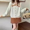 Suéter estilo coreano, chique sem esforço, com blocos de cor versáteis e gola virada, uma nova coleção outono/inverno apresentando um cardigã de tricô simples e de caimento solto.