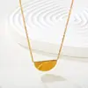 Conjunto de Joias de Fornecimento Direto de Comércio Exterior, Pingente de Flor Banhado a Ouro 18K Moderno e Elegante, Brincos Versáteis de Alta Qualidade para Mulheres