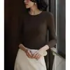 Camiseta Listrada Marrom com Gola Redonda e Manga Longa para Mulheres, Nova Estilosa Versátil Slim-Fit Elegante para o Início da Primavera de 2026