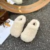 Chinelos femininos peludos espessos, de calçar, preguiçosos, quentes, para outono e inverno, meias-chinelos 2026, bico fechado, forrados com pelúcia, de sola plana para uso externo