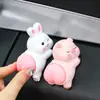 Adornos para coche en línea rojo caricatura lindo Q juego trasero muñeca consola central del coche juguete de descompresión decoraciones de animales