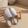Pantuflas de algodón impermeables para mujer, nuevo estilo otoño/invierno 2026, para uso en interiores en casa, forradas de felpa para mayor calidez, suela suave, cómodas de llevar, también disponibles para hombre