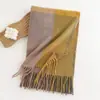 Bufanda de Estilo Callejero Europeo y Americano Imitación Cachemir Moda Femenina Bufanda de Viaje Estilo Cuadros Chal Versátil con Borlas Venta al por Mayor