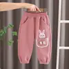 Pantalones de Pana para Niñas Otoño e Invierno 2026 Nuevos Elegantes Ropa Exterior para Niñas Pequeñas Pantalones Deportivos Casuales de Conejito Dropshipping