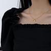 Collar francés sencillo y versátil de hoja de ginkgo con acero de titanio para mujer, diseño de nicho, cadena de clavícula popular de verano, oro de 18 quilates.