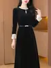 [Em Estoque] Novo Estilo Primavera/Outono 2026 Elegante Design Francês Preto Senso de Design Cintura Marcada Emagrecedor Vestido de Temperamento para Mulheres