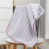 Toalha de Veludo Coral Atacado, Altamente Absorvente, Conjunto de Presente de Casamento, Toalha de Rosto Listrada Macia com Forte Absorção de Água