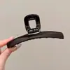 Pinza de pelo grande de alta capacidad para mujer, que irradia un ambiente sofisticado y elegante, nuevo estilo 2026, accesorio de pelo chic para la parte trasera de la cabeza, pinza de tiburón, pinza para el pelo, accesorio para la cabeza