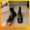 Botas Chelsea Quadradas Pretas de Fundo Plano Estilo Inglês Botas Martin Femininas 2026 Nova Primavera Outono Inverno Botas Curtas Retrô Francesas