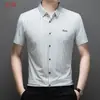 Camisa de seda gelada de manga curta para homens, gola virada sem costura, camisa masculina listrada estampada e elástica para negócios casuais de meia-idade