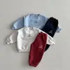 Ropa infantil personalizada, conjunto de moda otoño e invierno estilo coreano, conjunto casual versátil de dos piezas con forro polar, bloqueo de color con letras bordadas, elegante