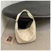 Bolsa retrô moderna de grande capacidade para mulheres, nova moda de nicho para o dia a dia, bolsa tipo bolinho, bolsa de ombro e transversal para comércio exterior