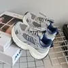 2026 Novos Tênis Dad da Moda Versáteis Ultraleves para Mulheres, Tênis Brancos para Primavera e Verão com Solas Grossas para Aumento de Altura, Tênis Esportivos Estilosos para Corrida