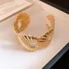 Pulsera abierta circular rayada plisada metálica, pulsera de muñeca de moda simple transfronteriza europea y americana, joyería de lujo ligera de alta gama para mujer