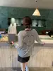Camiseta blusa rayada de protección solar relajada, fina para principios de otoño, casual, corte ajustado, cuello redondo, top básico