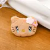 Peluche Dibujo Chirriante Hello Kitty Colgante Rubí Regalo para Amigos Regalo Escolar Cadena de Cuentas para Mochila Colgante