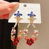 ¡Racimos florales en una disposición dispersa! Aretes de flor con incrustaciones de diamantes y perlas, estilo pastoral francés, diseño único, aretes de nicho para mujer, al por mayor