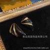 Pendientes de esmalte con diseño de abanico dorado retro de 18 años chapados en cobre de la época occidental, con diseño de oro negro, sencillos y atmosféricos.