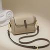 Bolsa Pequena Quadrada de Ombro 2026 Novo Modelo Bolsa de Couro Genuíno Bolsa Transversal Fashion Primavera e Outono Versátil Bolsa Pequena Bolsa Feminina Bolsa de Mão